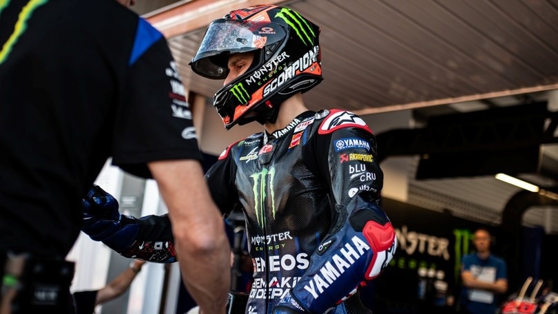 MotoGP, il duro Natale di Quartararo: Yamaha "rotta", mano fratturata