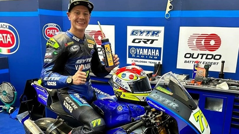 Aegerter è pronto al debutto in SBK: eccolo sulla Yamaha R1 a Jerez