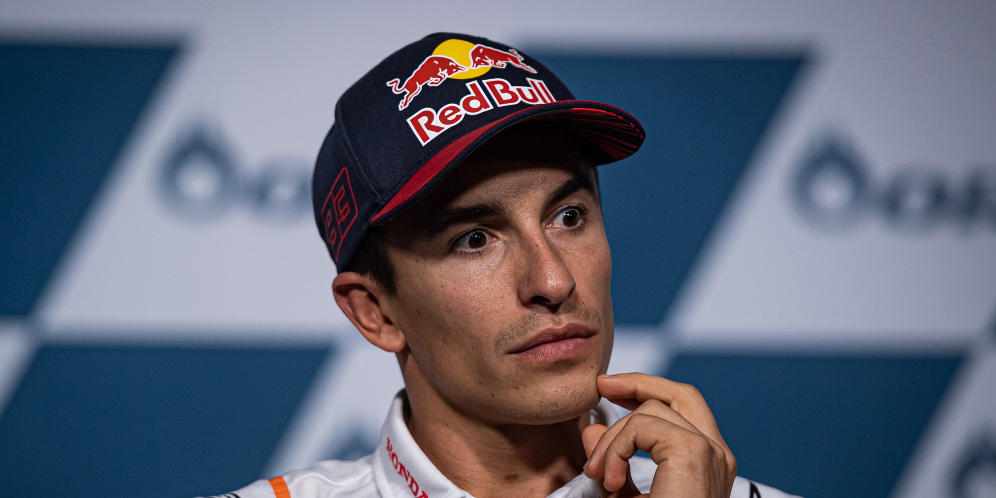 MotoGP, Carlos Sainz: il paragone tra Marquez e Senna scatena le polemiche