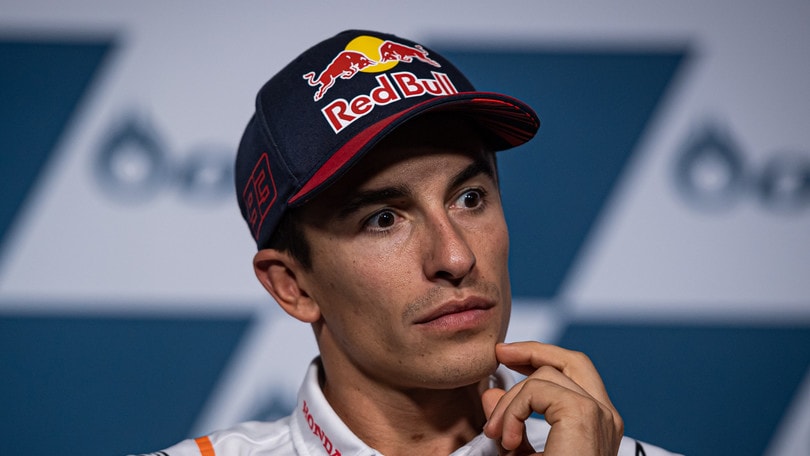 MotoGP, Carlos Sainz: il paragone tra Marquez e Senna scatena le polemiche