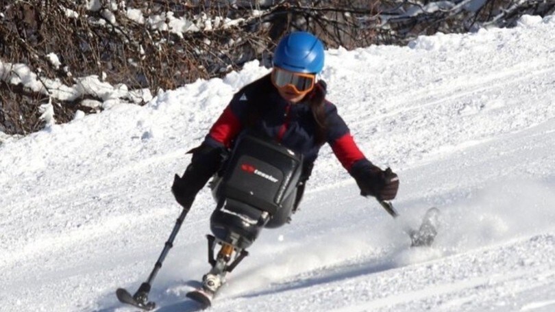 Alessia Polita e le vacanze sulla neve con il monosci