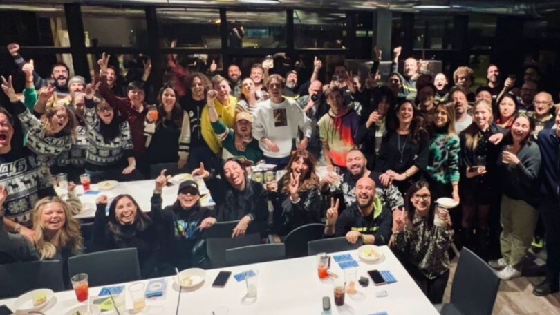 Valentino Rossi gioca a tombola con la VR46