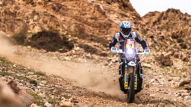 Dakar 2023, Luciano Benavides vince la sesta tappa. Doppietta Husqvarna