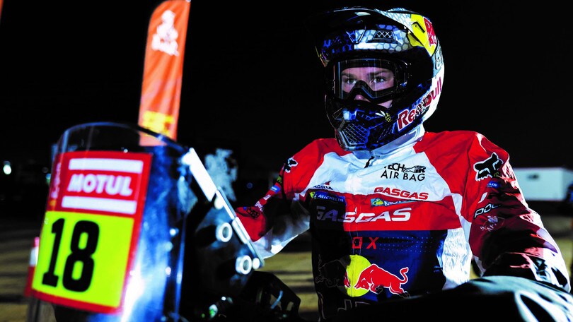 Dakar, Daniel Sanders stringe i denti: “Sto lottando con il mio stomaco”