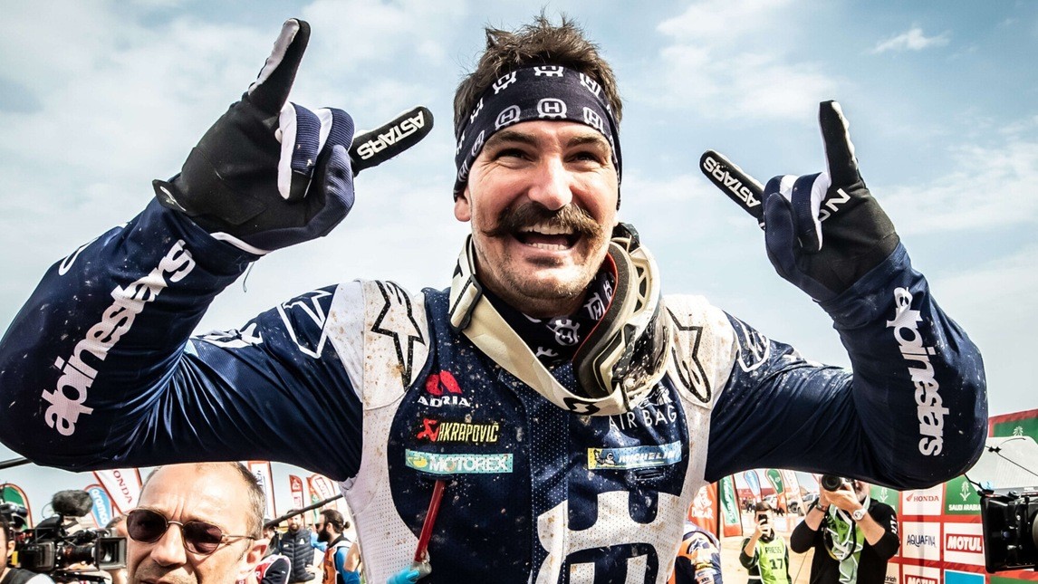 Dakar, Howes on seventh heaven: “An honour to share the podium with two legends”