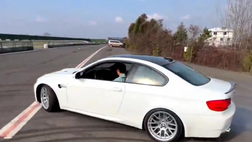 Sbk, Razgatlioglu rischia grosso: eccolo mentre drifta su una BMW