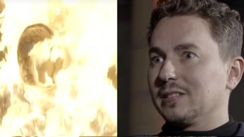 Jorge Lorenzo prende fuoco per il programma Tv: ecco il video