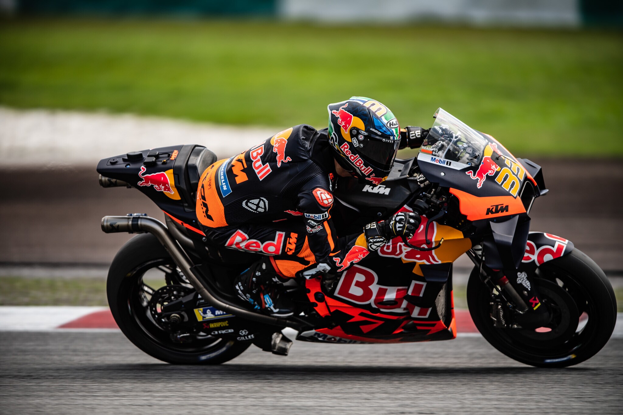 MotoGP, test Sepang day 1: le foto dei piloti in azione