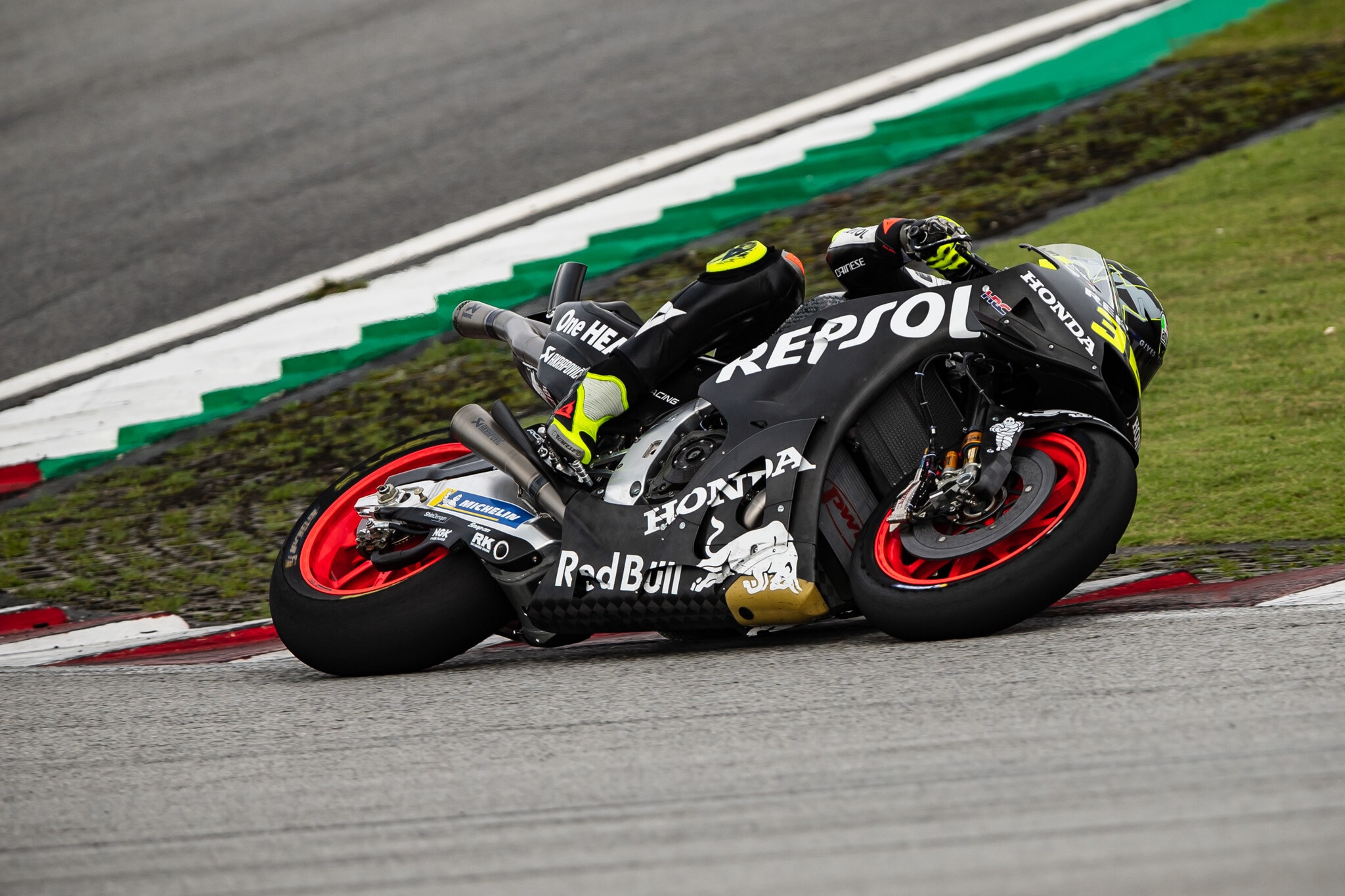MotoGP, test Sepang day 1: le foto dei piloti in azione
