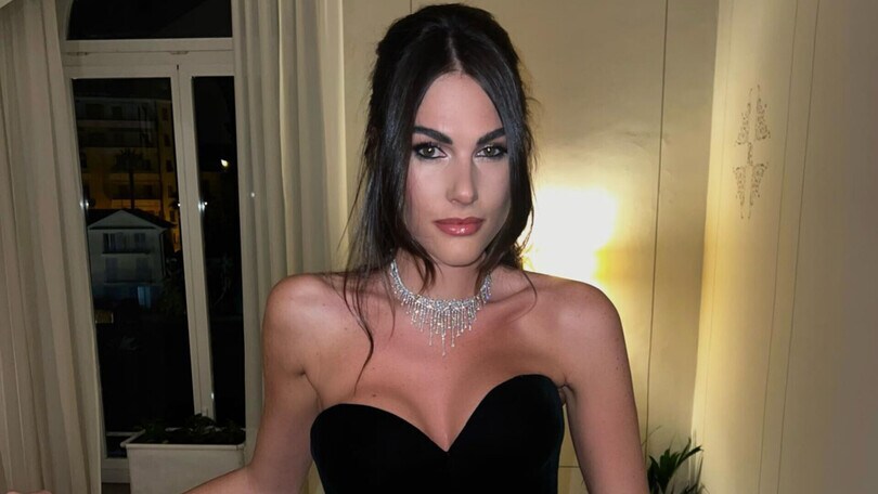 Sanremo 2023: Francesca Sofia Novello, look da dea senza Valentino Rossi