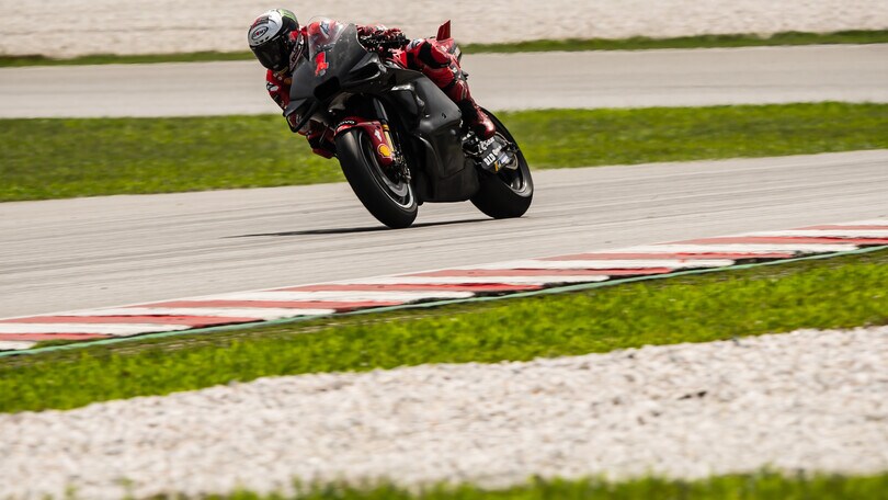 MotoGP test, ecco le foto dell'azione in pista a Sepang