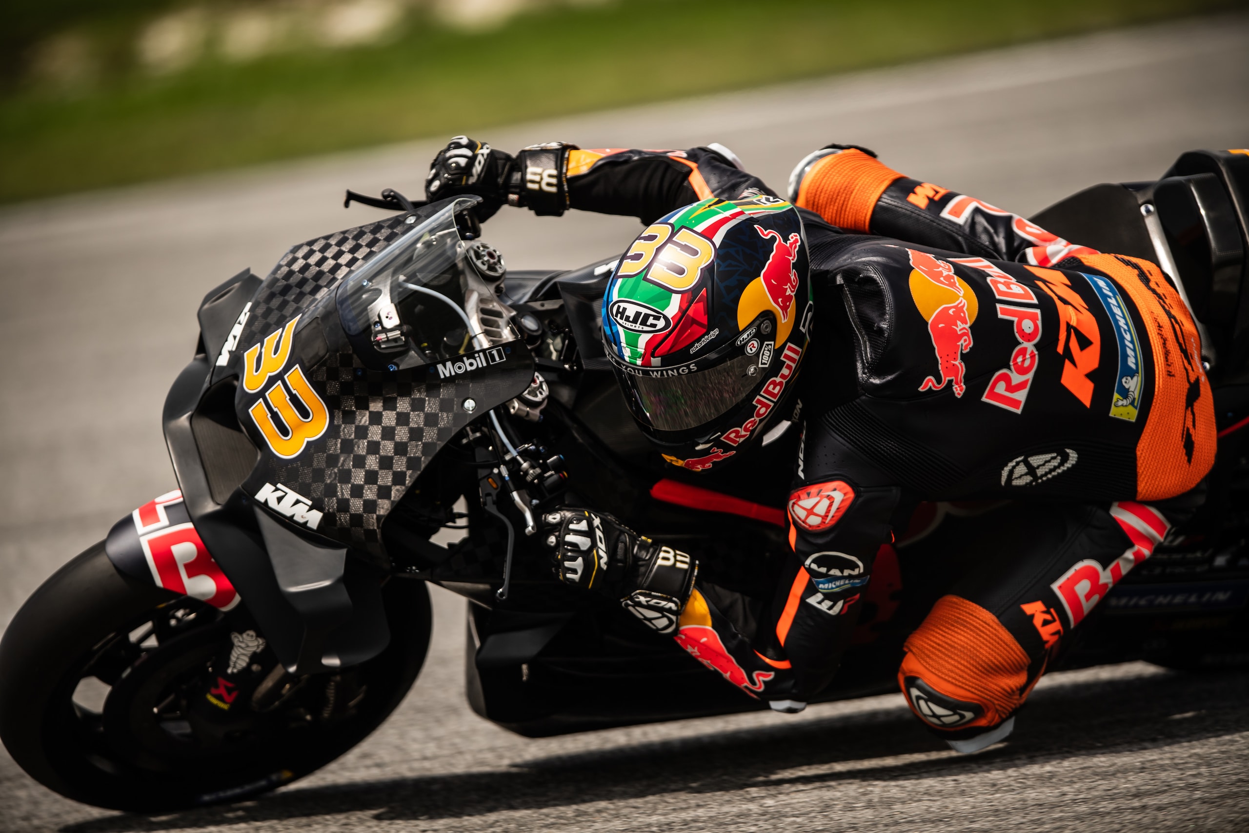 MotoGP test, ecco le foto dell'azione in pista a Sepang