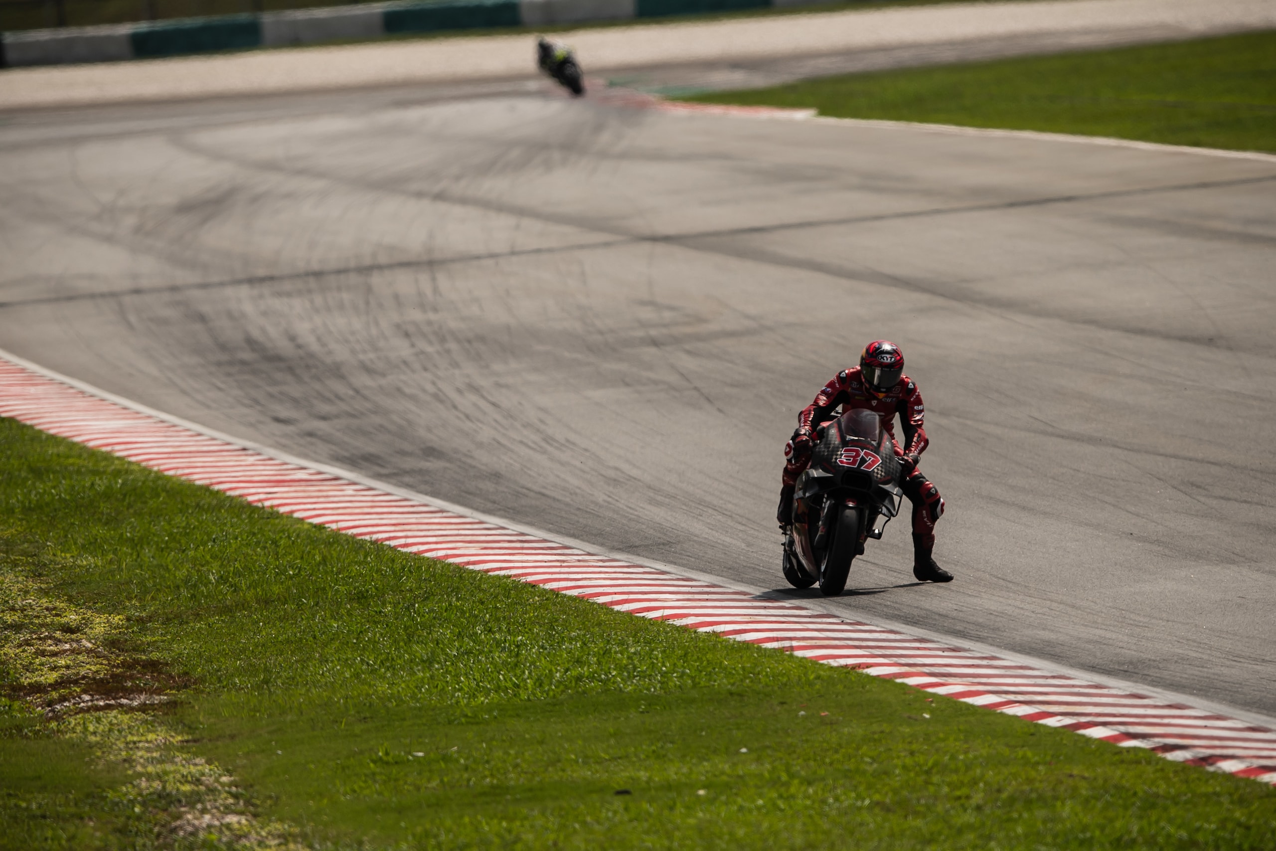 MotoGP test, ecco le foto dell'azione in pista a Sepang