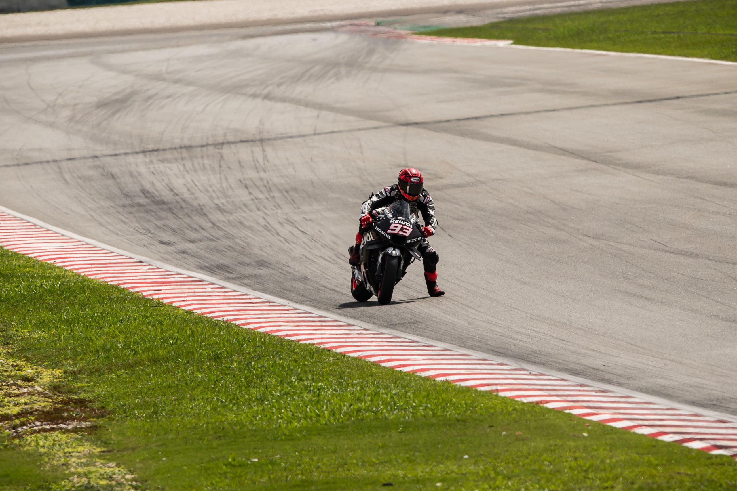MotoGP test, ecco le foto dell'azione in pista a Sepang