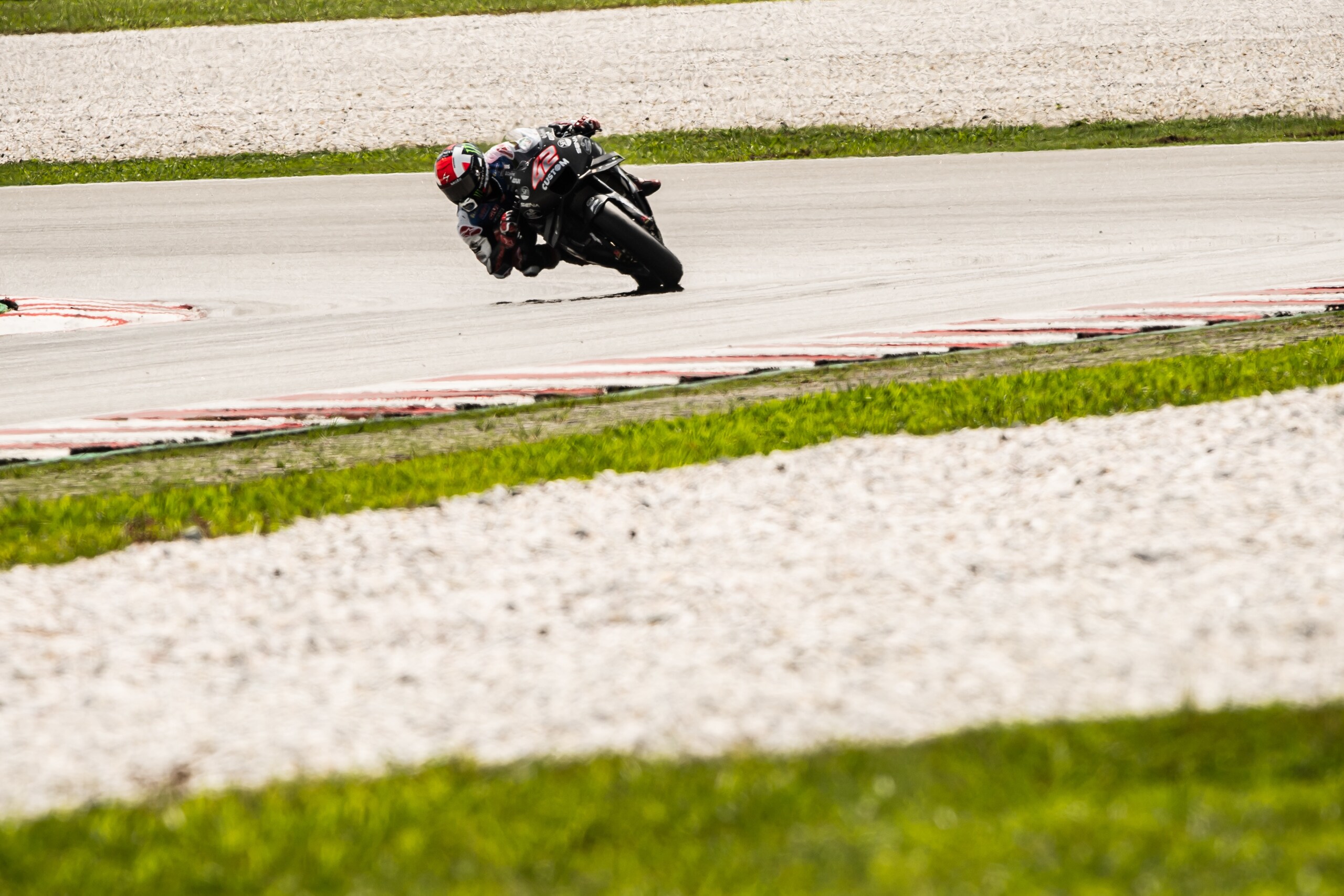 MotoGP test, ecco le foto dell'azione in pista a Sepang