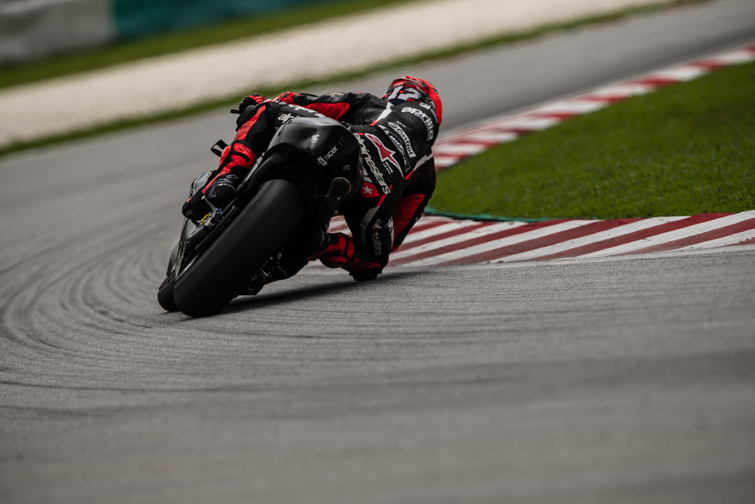MotoGP test, ecco le foto dell'azione in pista a Sepang