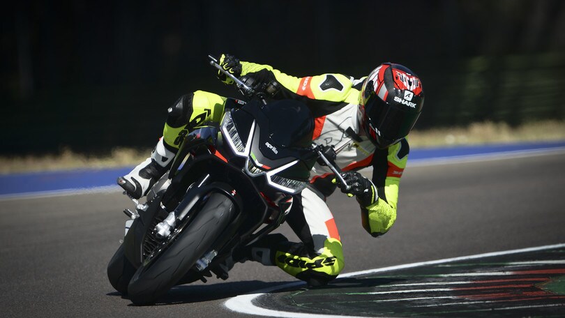 Aprilia 660 Tuono Factory, la modella veneta | The Test