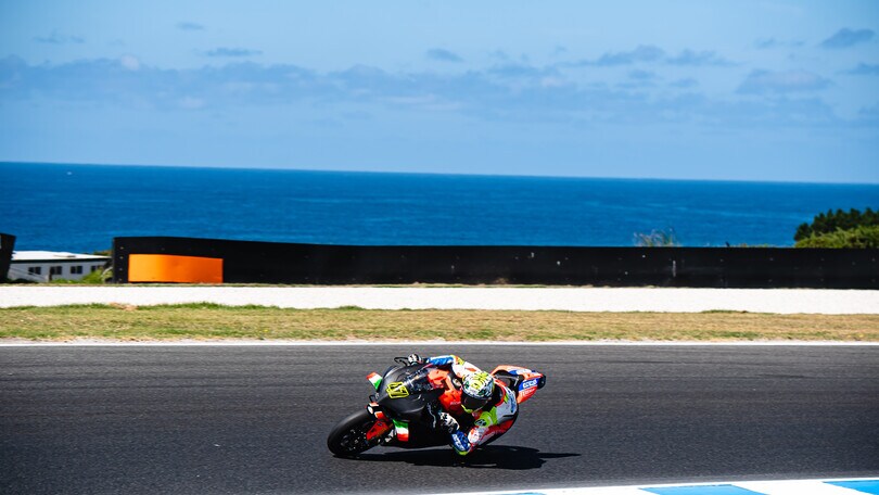SBK, le foto più belle del primo giorno di test a Phillip Island