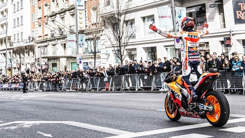 Marc Marquez show tra le strade di Madrid