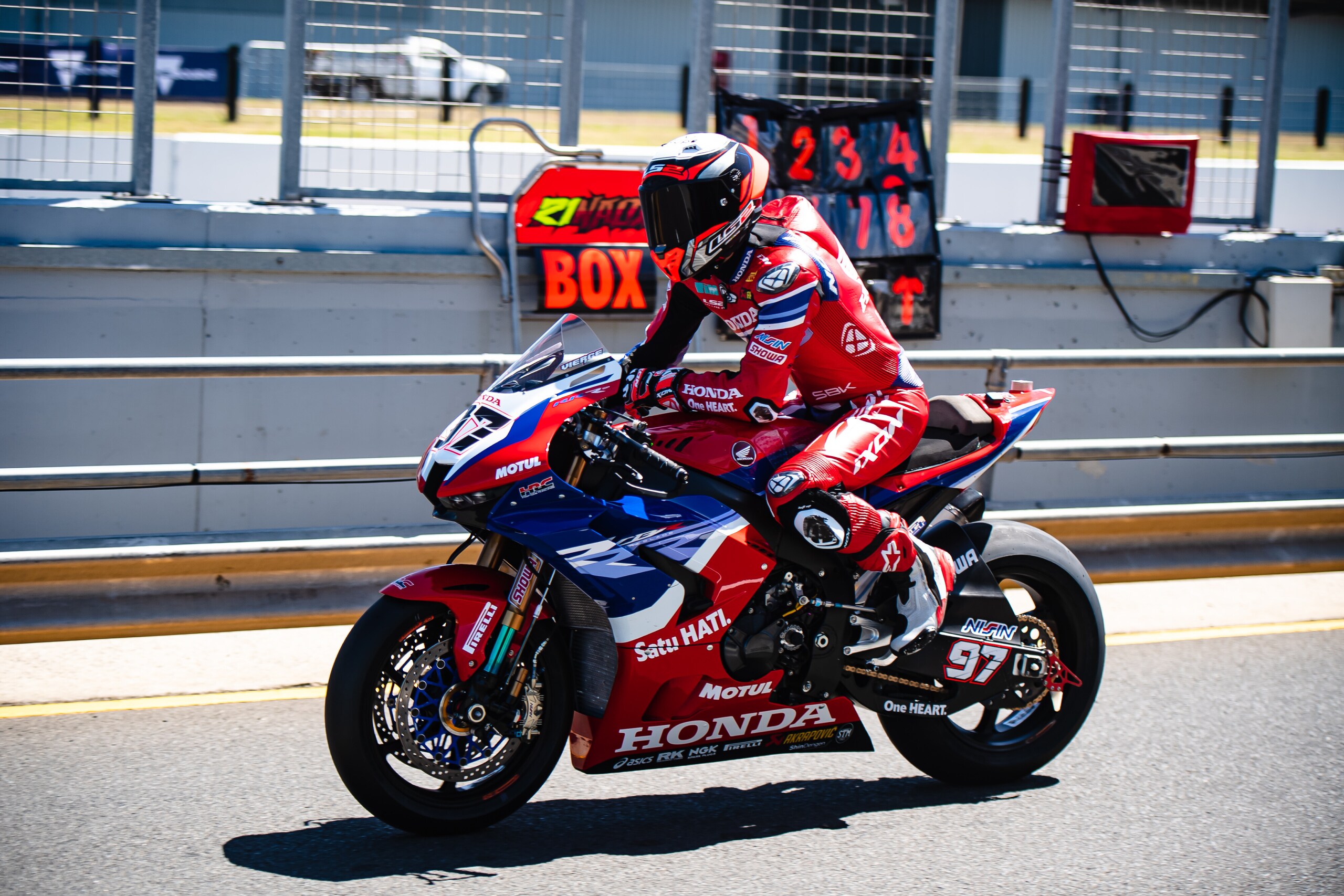 SBK Australia, secondo giorno di test, ecco le foto più belle