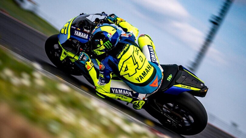 MotoGP, Valentino Rossi torna al suo primo amore: eccolo sulla Yamaha