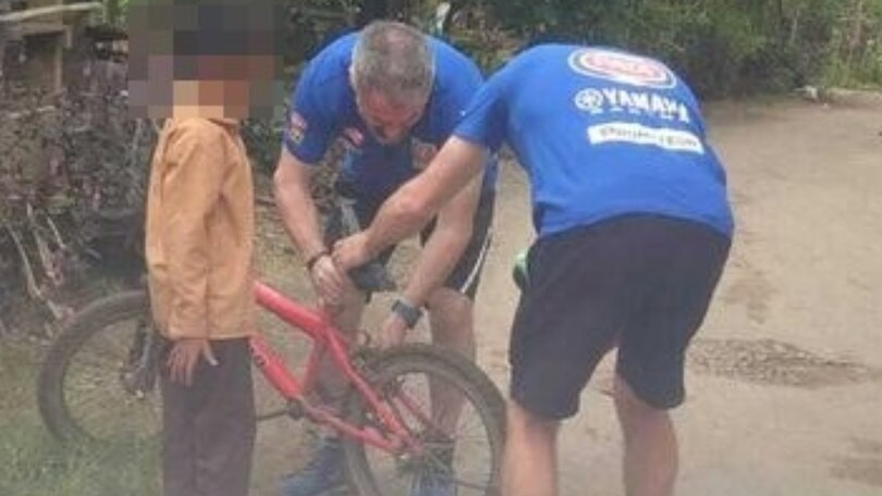 SBK, il commovente gesto degli uomini Yamaha per un bimbo indonesiano