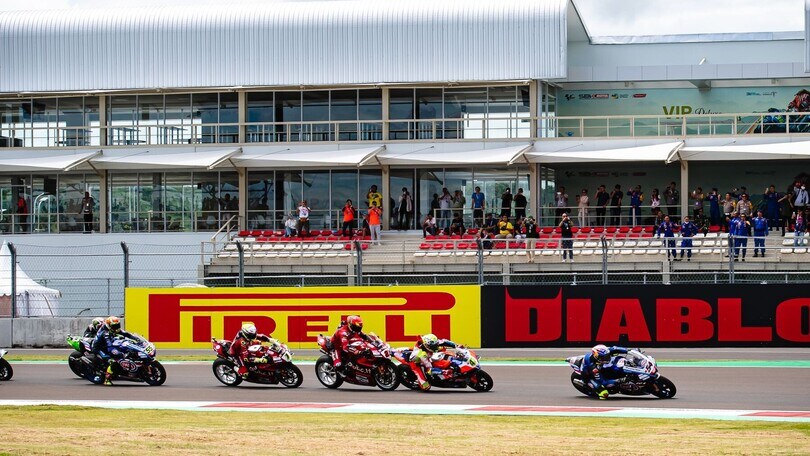 SBK Indonesia: la sequenza della caduta di Rinaldi in Gara 1