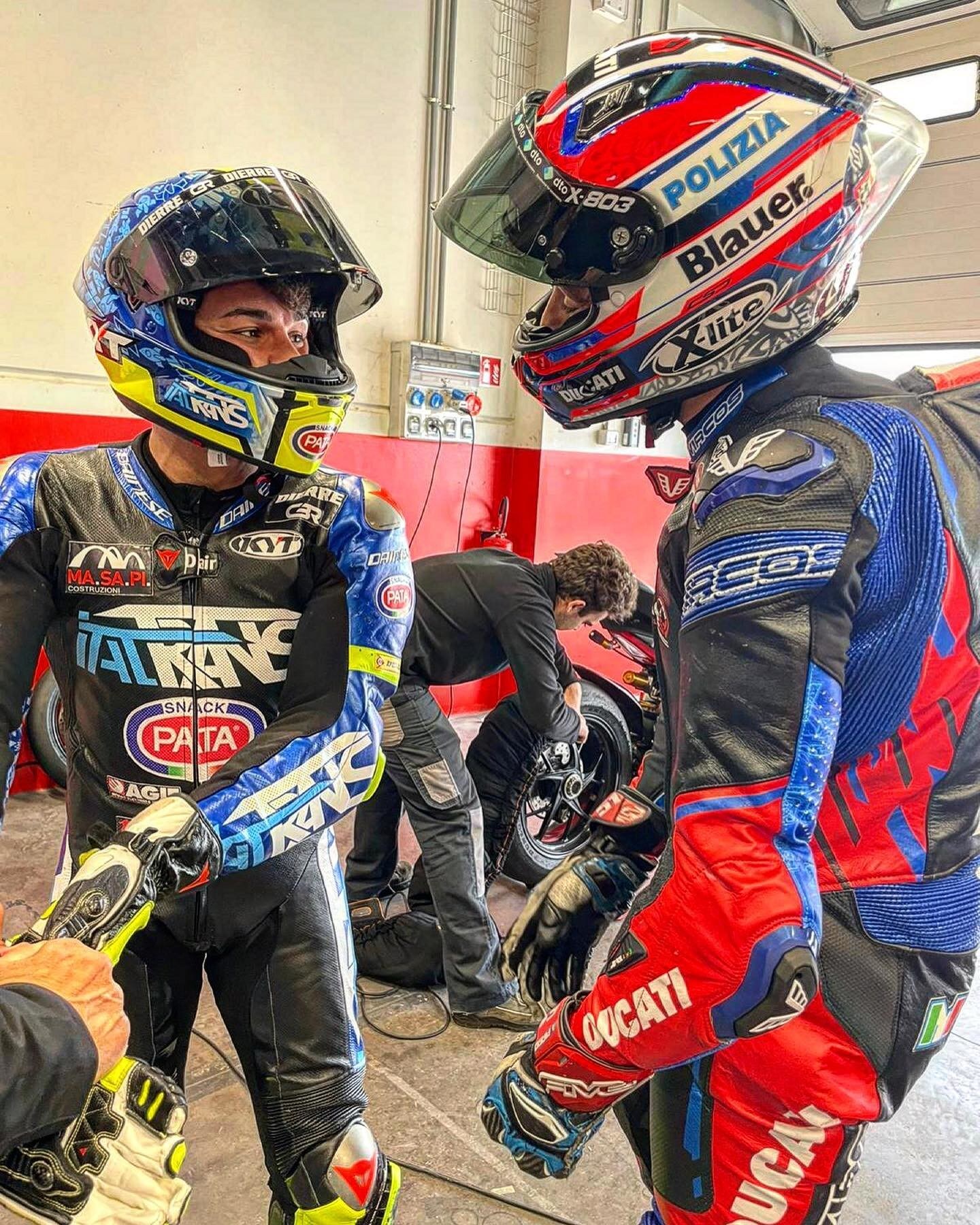 SBK: Elodie "in pista" con Andrea Iannone e Michele Pirro a Misano ...