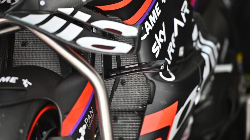 MotoGP Test Portimao, Aprilia sorprende ancora: ecco gli alettoni sotto l'ala