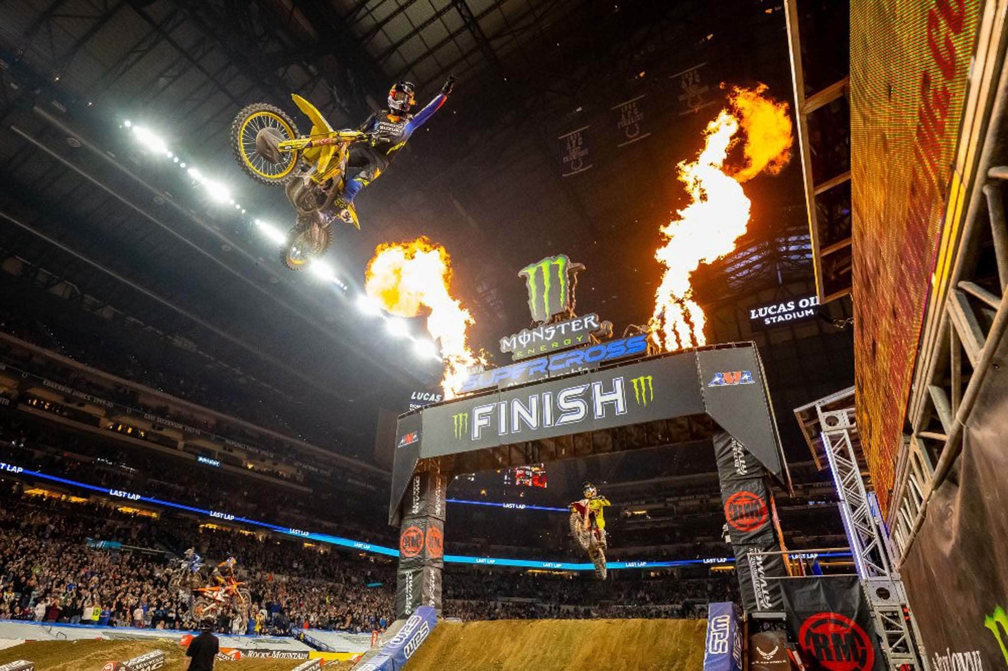 450SX: Roczen sbanca Indianapolis