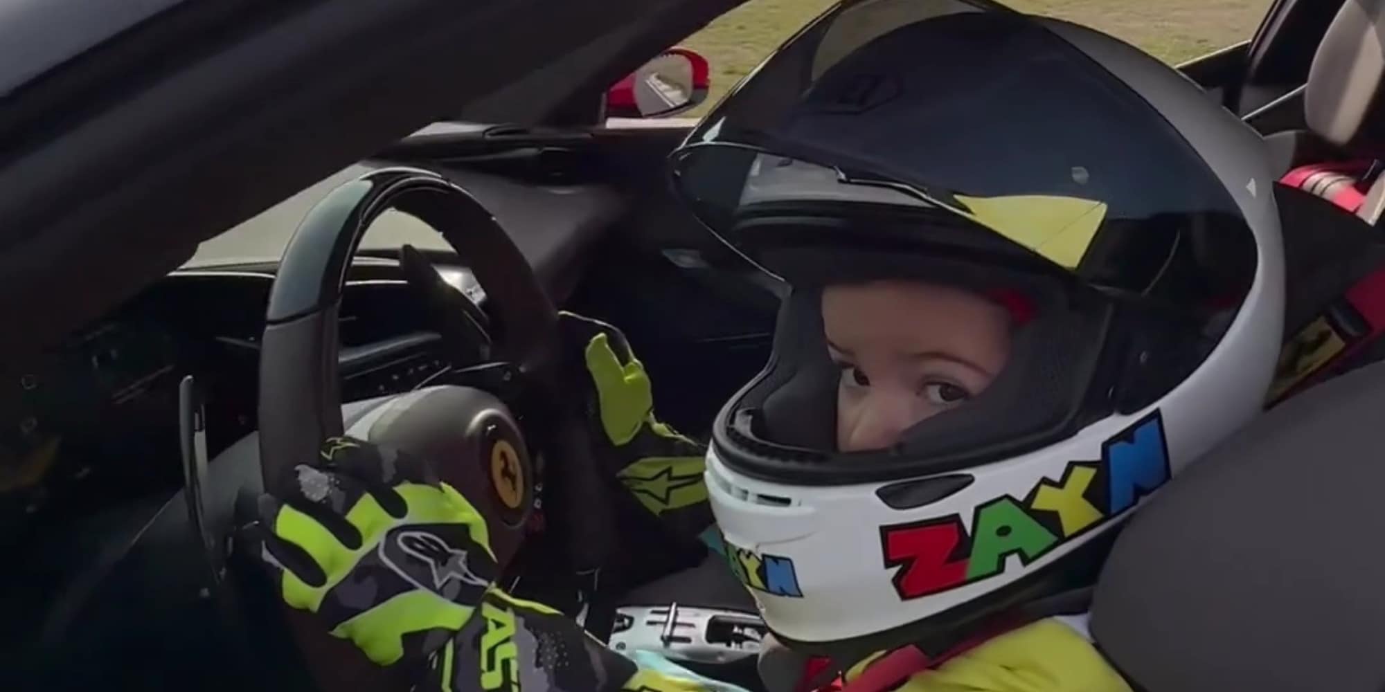 Guida a soli 3 anni una Ferrari SF-90: ecco cosa è successo