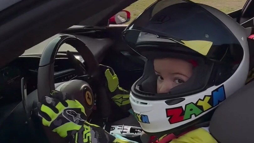 Guida a soli 3 anni una Ferrari SF-90: ecco cosa è successo