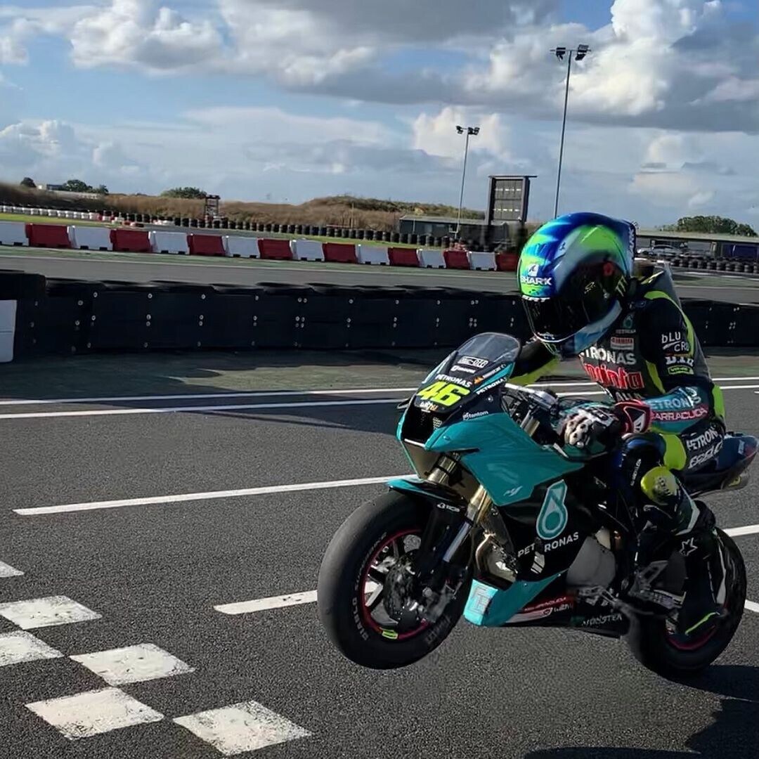 Izzy Carter, la giovane pilota che vuole diventare Valentino Rossi
