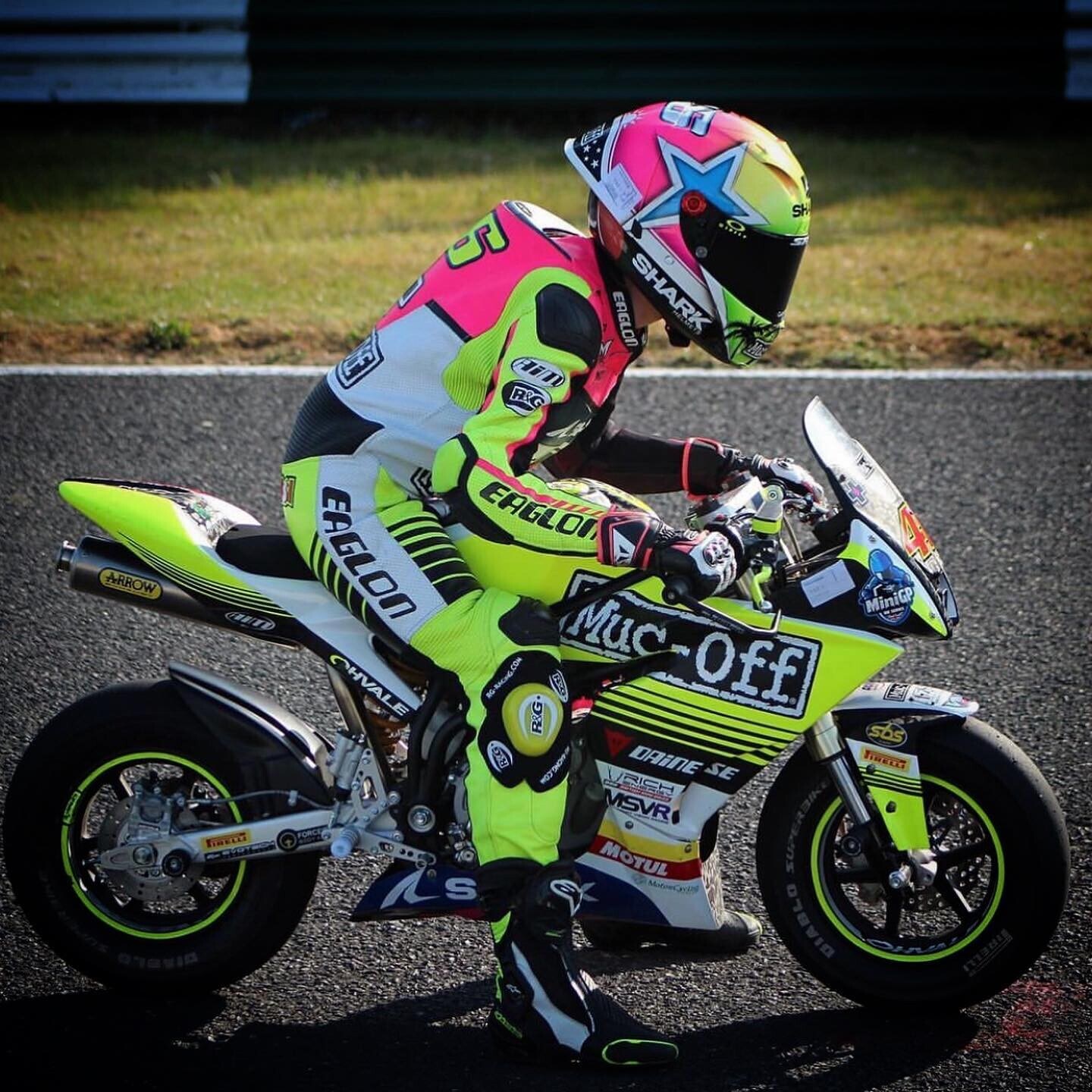Izzy Carter, la giovane pilota che vuole diventare Valentino Rossi
