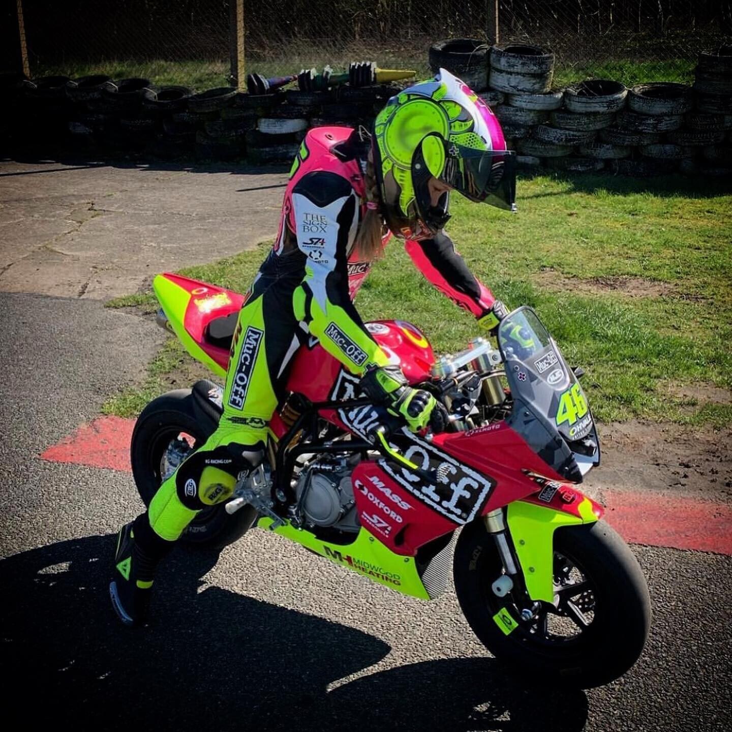 Izzy Carter, la giovane pilota che vuole diventare Valentino Rossi