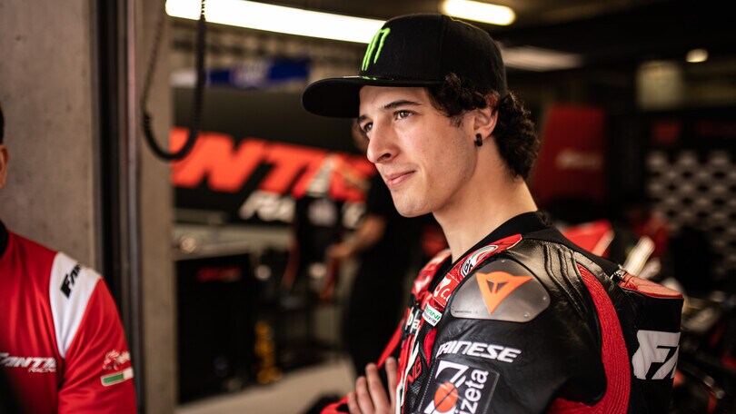 Pista bagnata a Portimao: i piloti attendono ai box nel Day 2