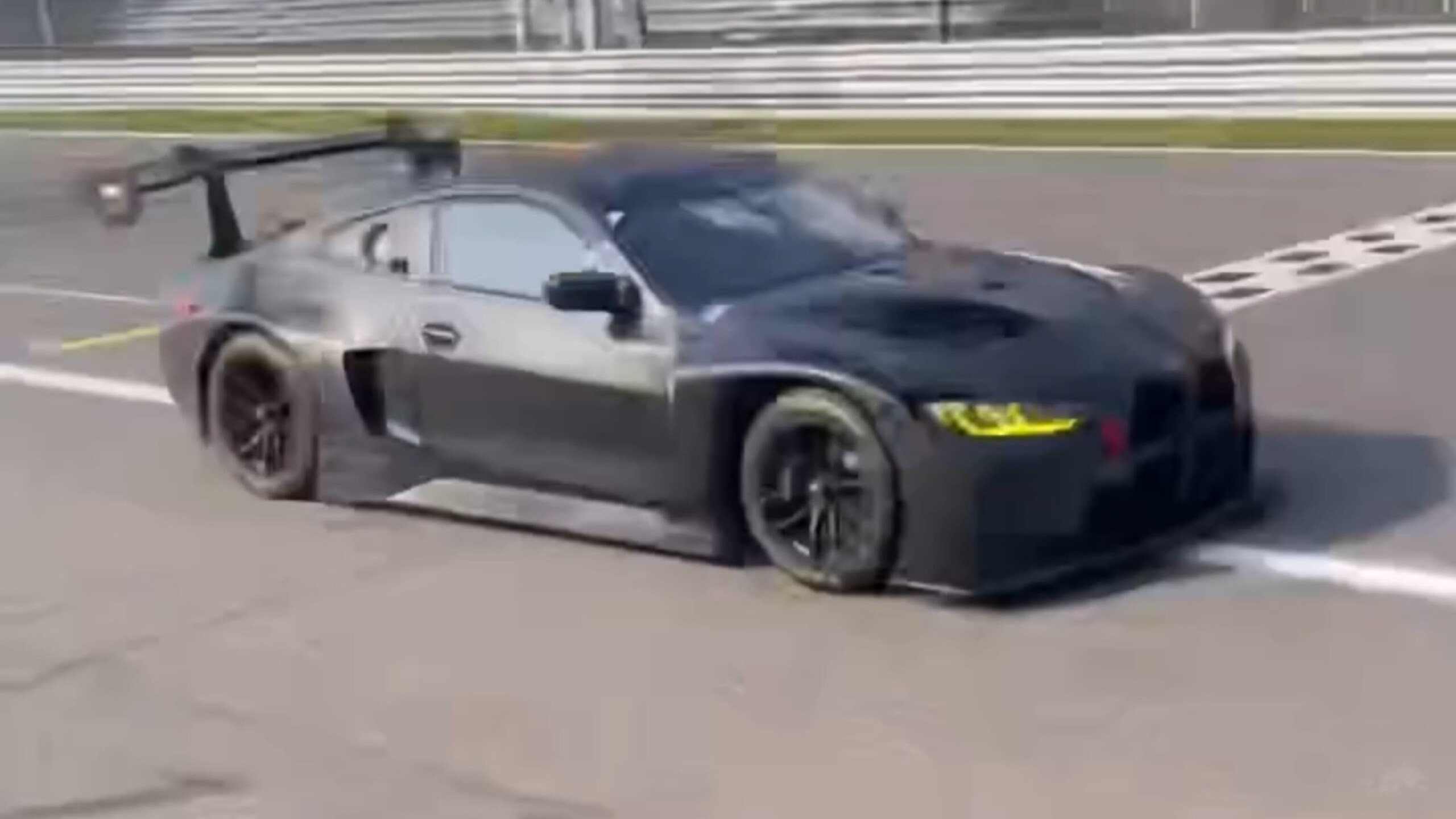 Valentino Rossi torna in pista a Monza