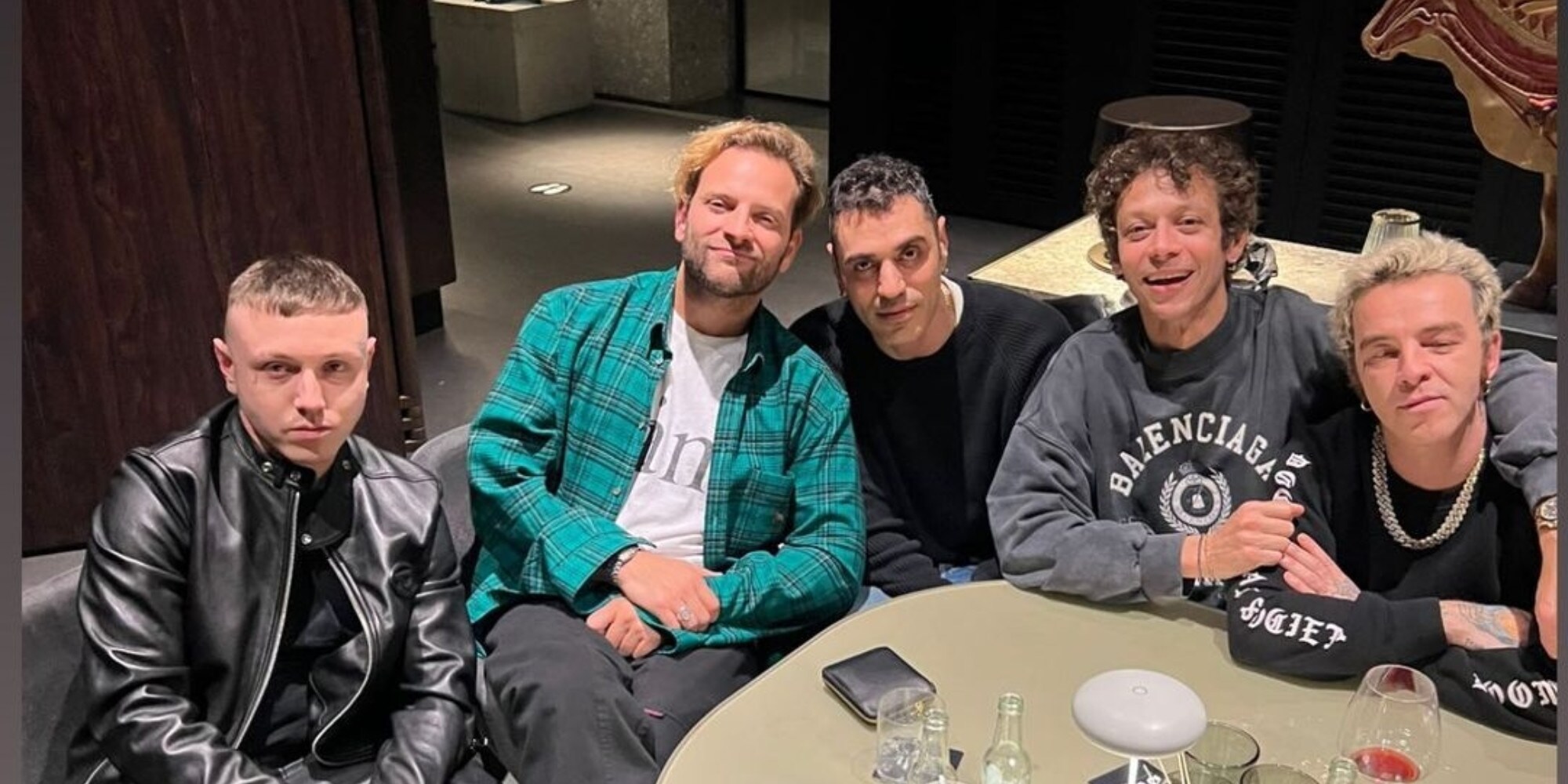 Valentino Rossi in compagnia di Lazza, Marracash, Salmo e Borghi