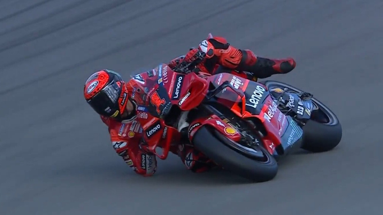 MotoGP Portimao, Bagnaia alla Marquez: salvataggio incredibile in FP2