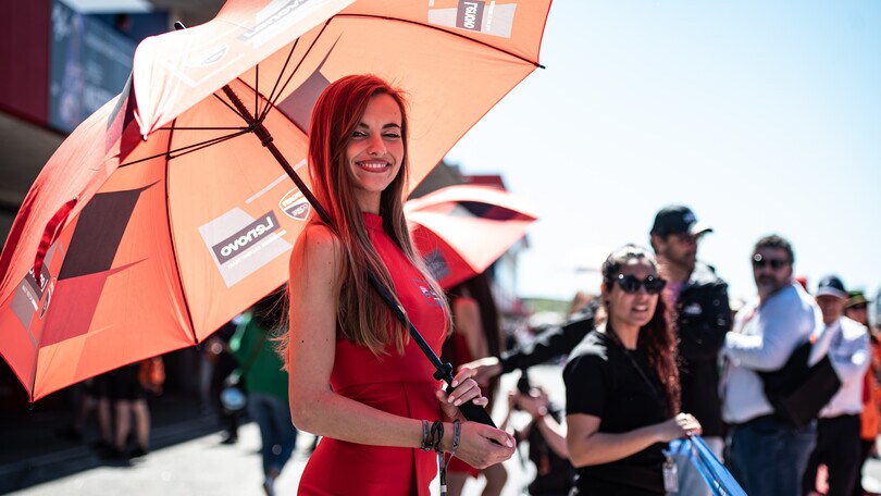 MotoGP, le più belle ombrelline del GP di Portimao 2023