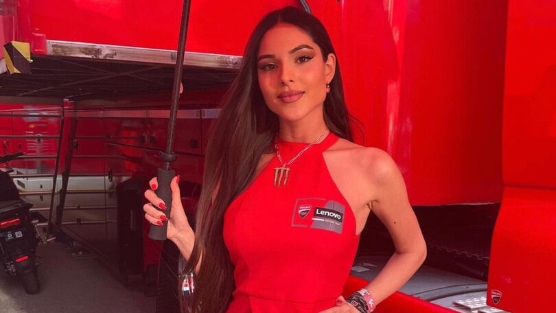 Daphne, l'ombrellina più hot del paddock MotoGP