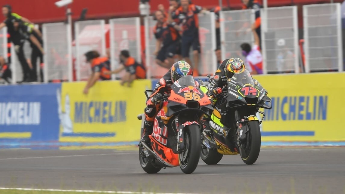 MotoGP: Bezzecchi trionfa in Argentina e vola in testa al Mondiale, caduto Bagnaia