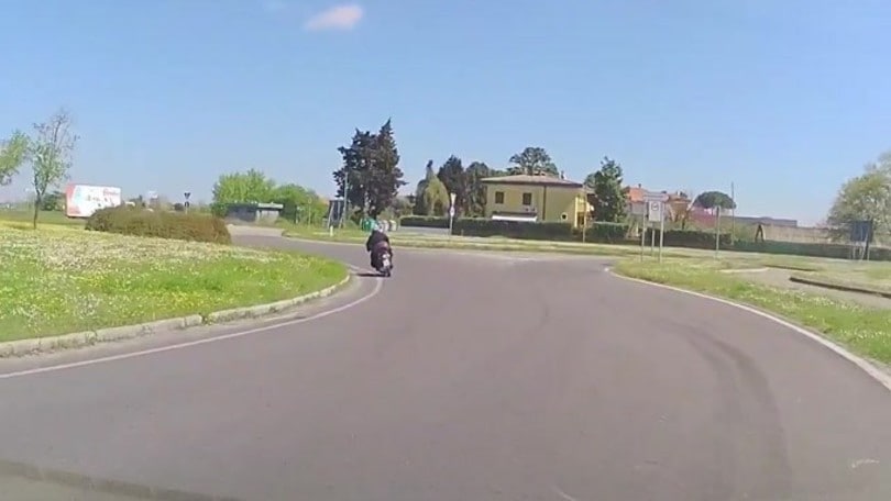 Don Daniele, il parroco che a Pasqua corre come Valentino Rossi