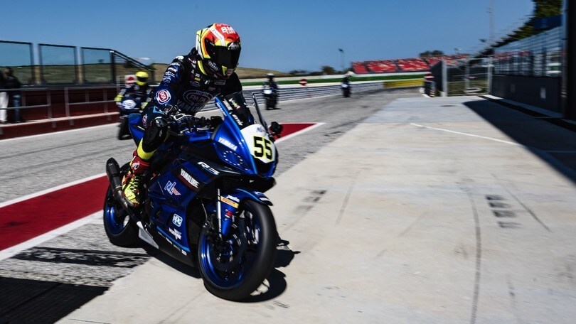 SBK: Locatelli a Misano con la R3, tra allenamento e... coaching