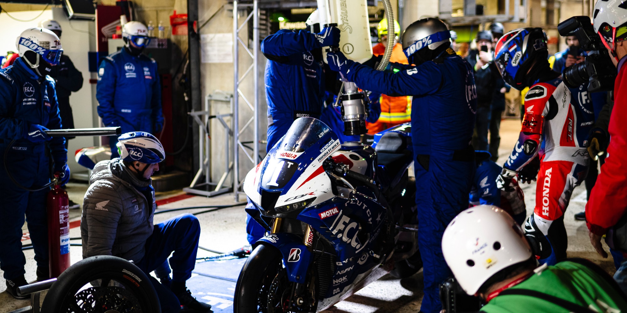EWC 24h Le Mans, 17^ ora: FCC TSR Honda controlla la gara, Tecmas guida la Stock