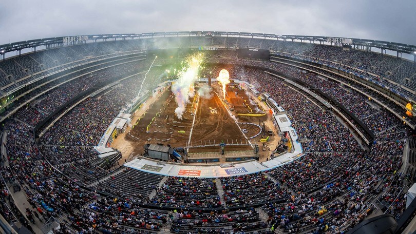 450SX, una tempesta si abbatte su East Rutherford