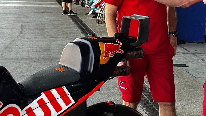 MotoGP Jerez, KTM anticipa i test: nuovo alettone sulla moto di Pedrosa