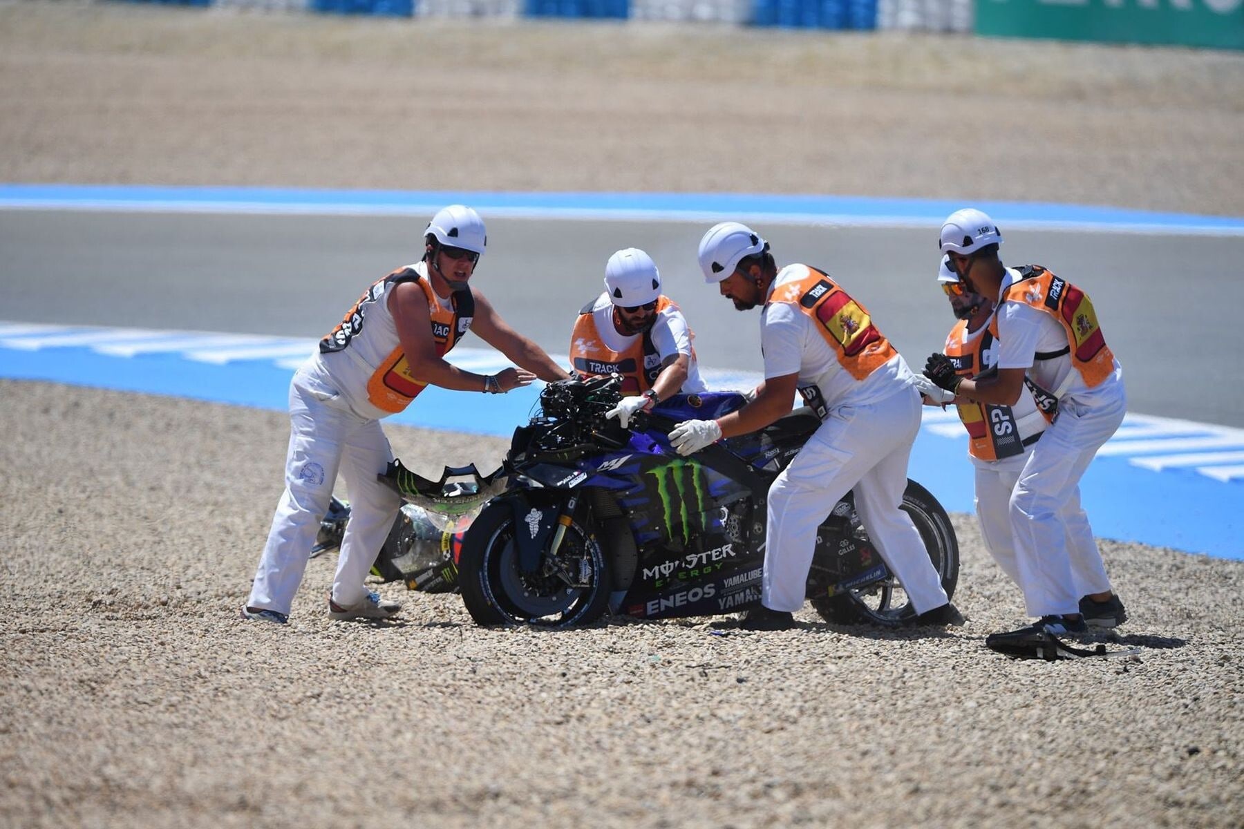 MotoGP Jerez, incidente al via della Sprint: le foto