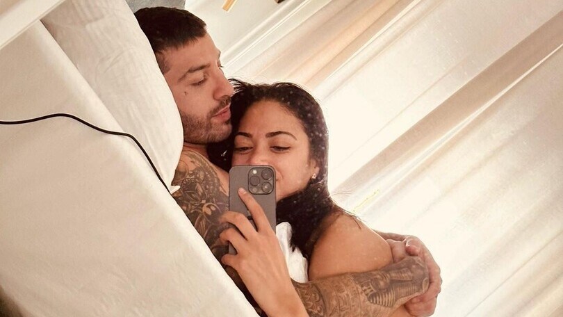 Elodie: le foto in intimo e la dolce dedica di Andrea Iannone