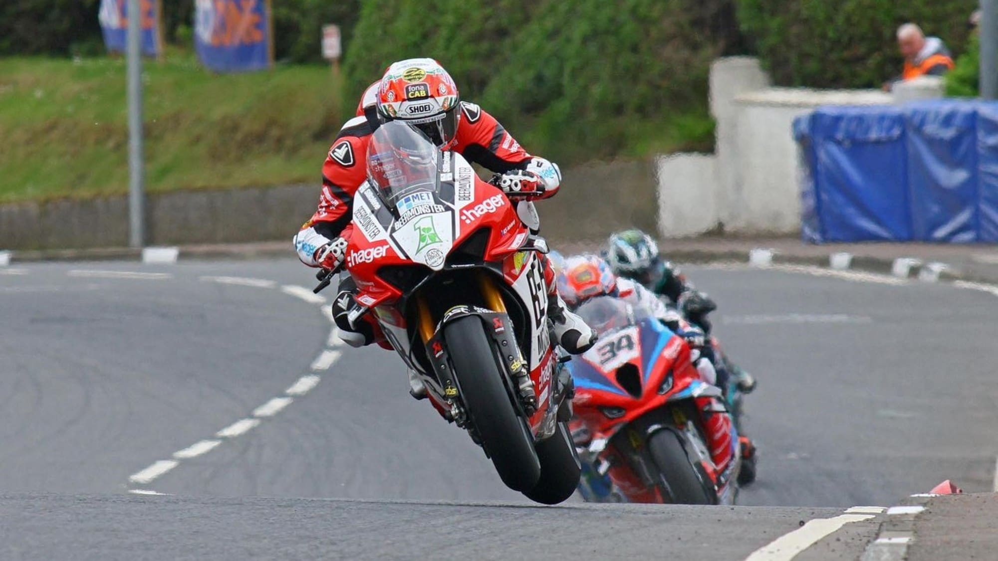 NW200, ottava meraviglia: Glenn Irwin trionfa in Superbike con la Ducati
